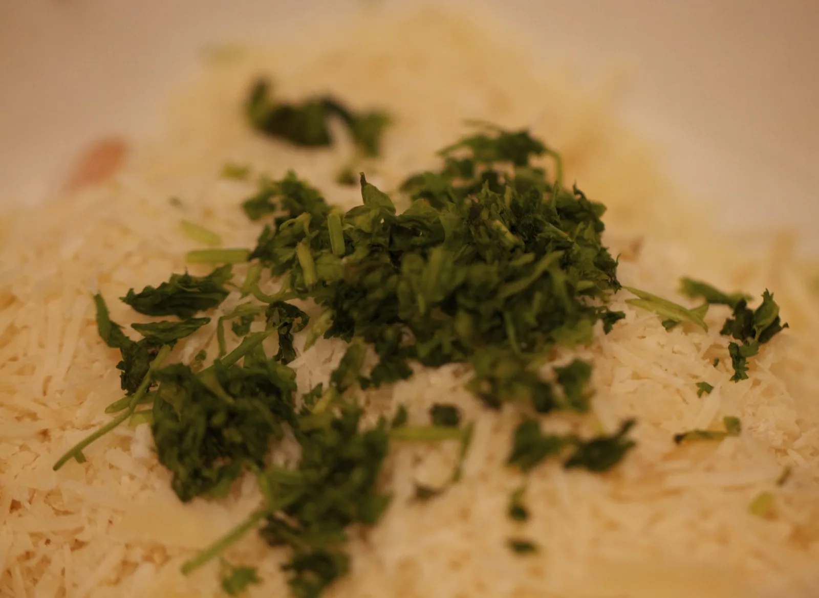 Reszelt parmezán és koriander