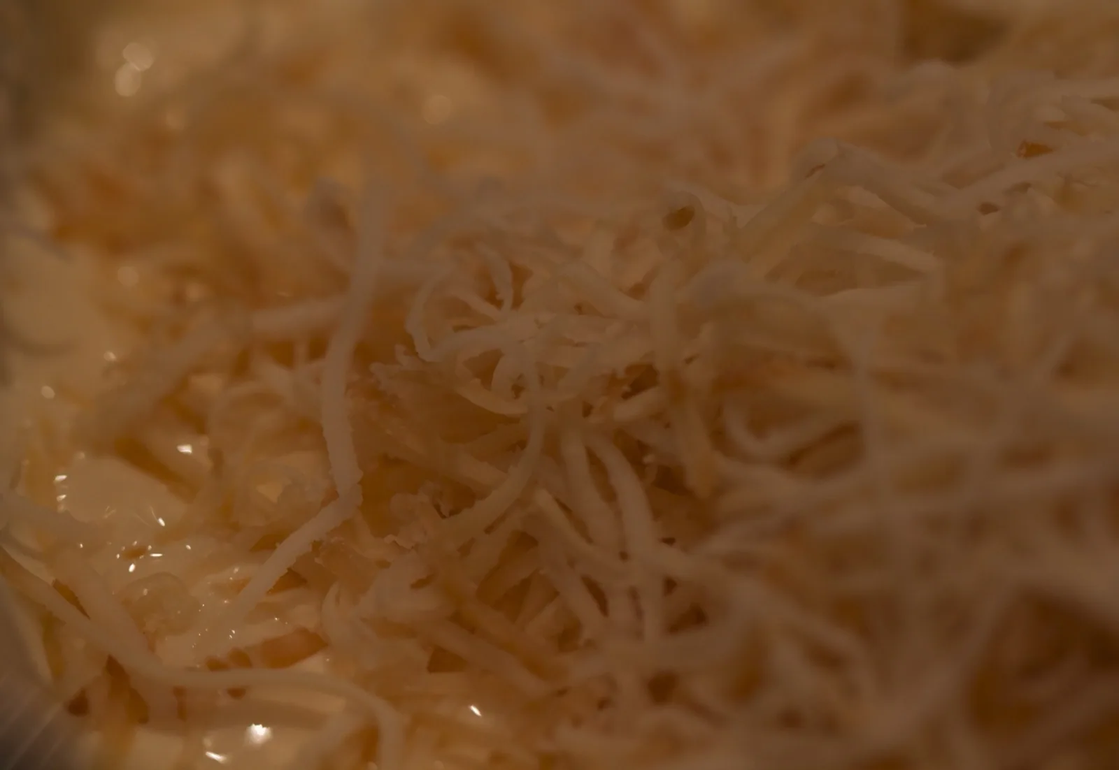Benne a reszelt mozzarella