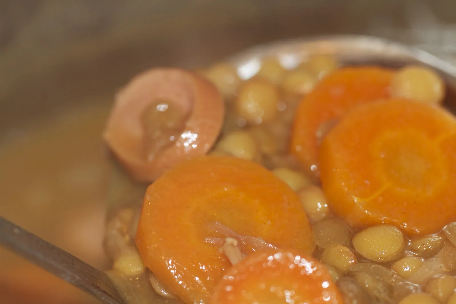 Újévi lencseleves gazdagon, tatárbeefsteak