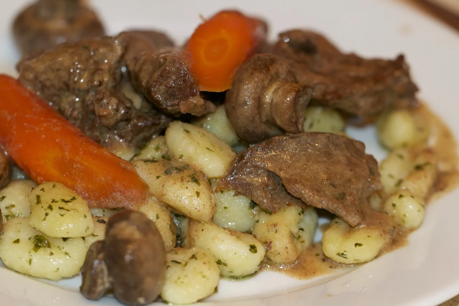 Marhatokány, gombával,répával,burgonyás gnocchival..