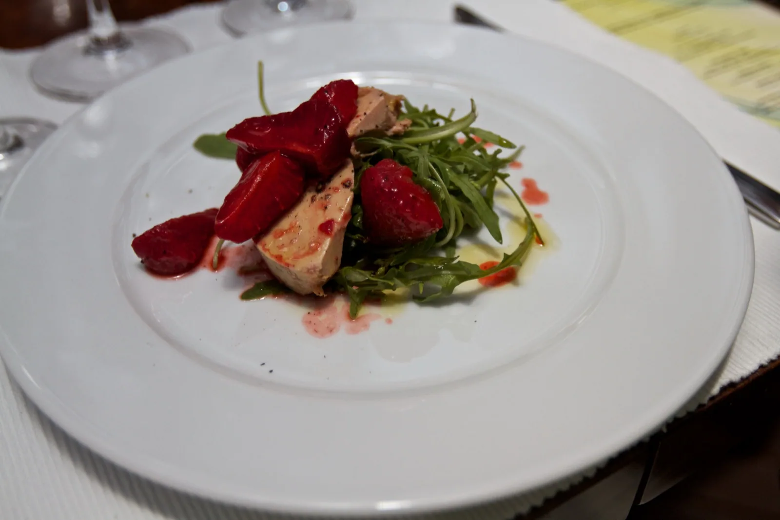Libamájpástétom, eper, ruccola