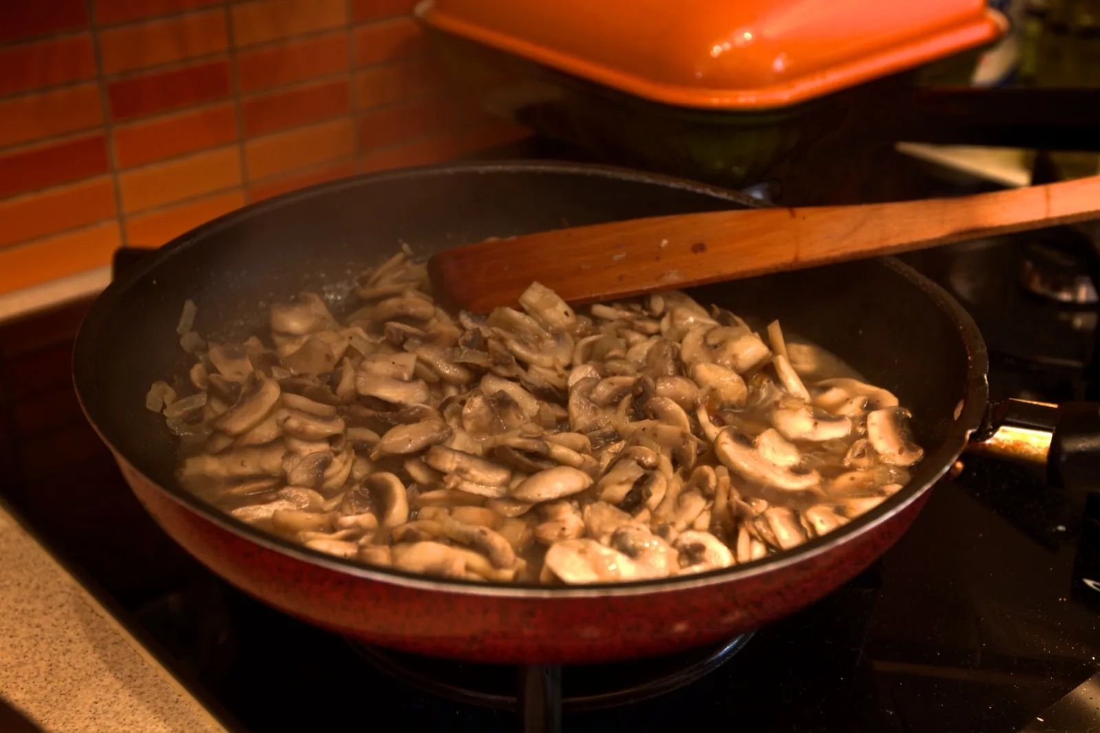Gomba párolás közben Gomba párolás közben